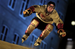 Patineur au cours des qualifications, Red Bull crashed Ice de Québec