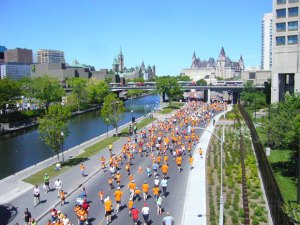 Coureurs près du Canal Rideau à Ottawa - Photo En Route - Air Canada